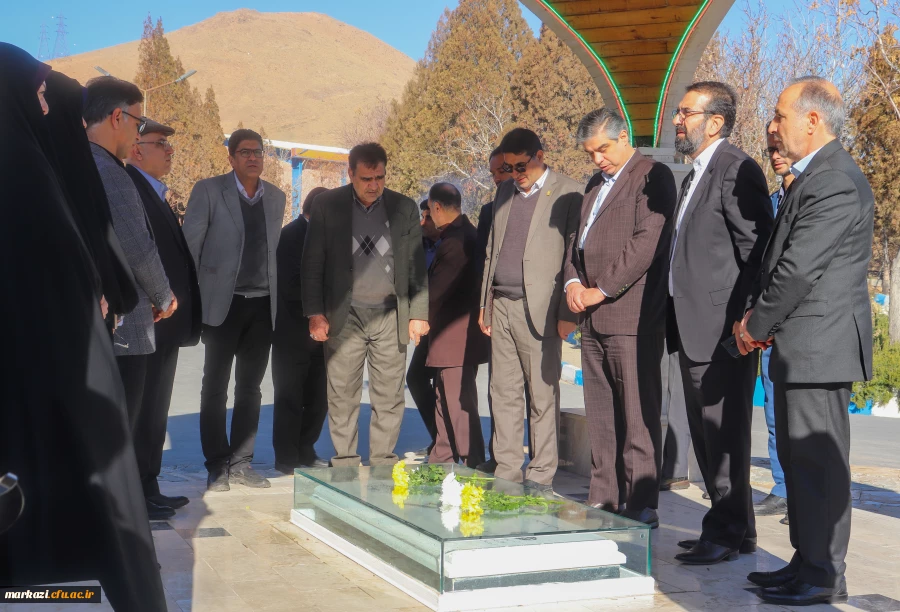  مراسم بزرگداشت یاد و خاطره خیر نیک اندیش حاج غلامعلی توکلی 
 3