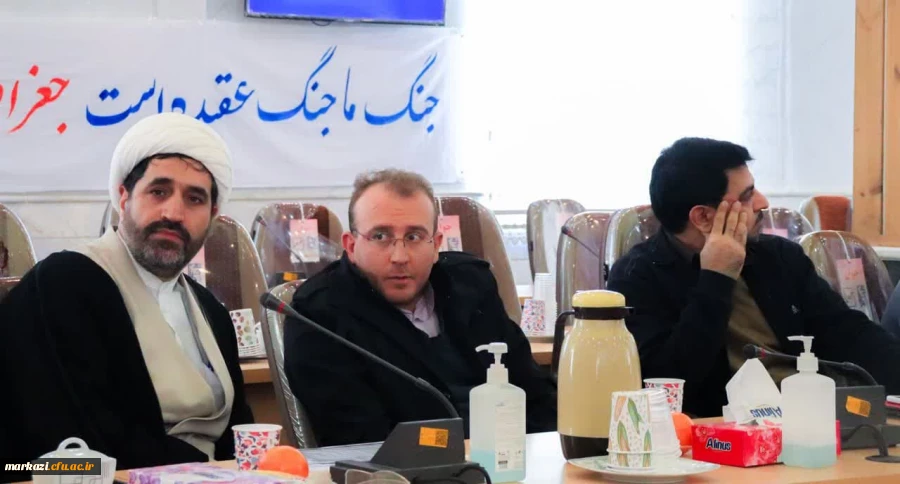 برگزاری کرسی ترویجی با عنوان "بررسی شکاف بین نظریه و عمل در کاربست آموخته های دانش آموختگان پیرامون رویکردهای ارتباطی آموزش زبان در کلاس های زبان انگلیسی مدارس ایران"  2