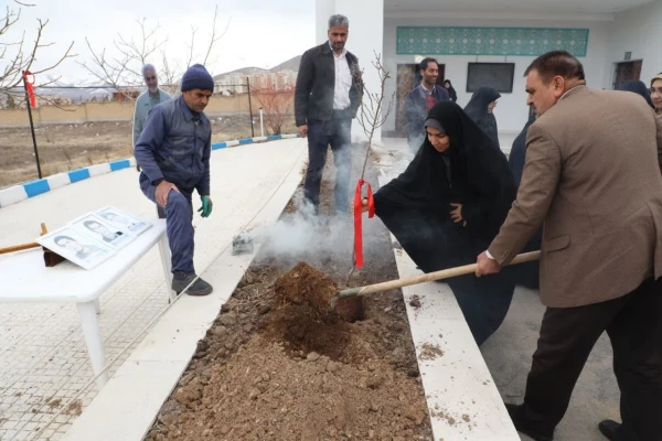 برگزاری مراسم روز درختکاری در پردیس حضرت زینب کبری (س) 2