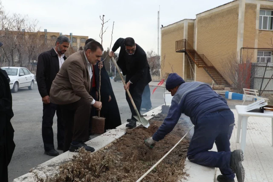 برگزاری مراسم روز درختکاری در پردیس حضرت زینب کبری (س) 2