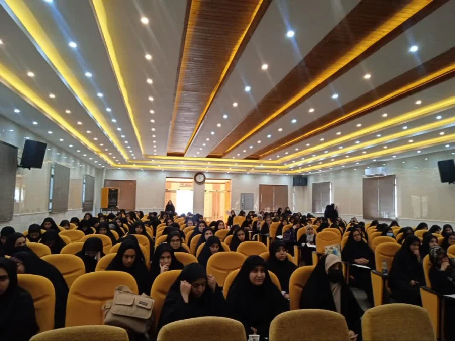 نشست توجیهی شیوه نامه انضباطی دانشجویی، برای دانشجویان جدید الورود ۱۴۰۳ 4