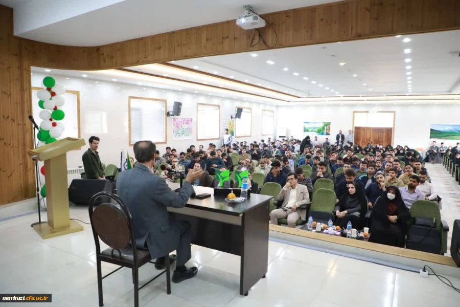  نخستین جلسه طرح ((آوای معلمی)) با استقبال پرشور معلمان و دانشجومعلمان و با حضور مدیرکل آموزش و پرورش استان و رئیس دانشگاه فرهنگیان استان در سالن اجتماعات امام خمینی(ره) پردیس شهید باهنر مرکزی برگزار گردید. 2