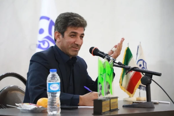  نخستین جلسه طرح ((آوای معلمی)) با استقبال پرشور معلمان و دانشجومعلمان و با حضور مدیرکل آموزش و پرورش استان و رئیس دانشگاه فرهنگیان استان در سالن اجتماعات امام خمینی(ره) پردیس شهید باهنر مرکزی برگزار گردید. 2