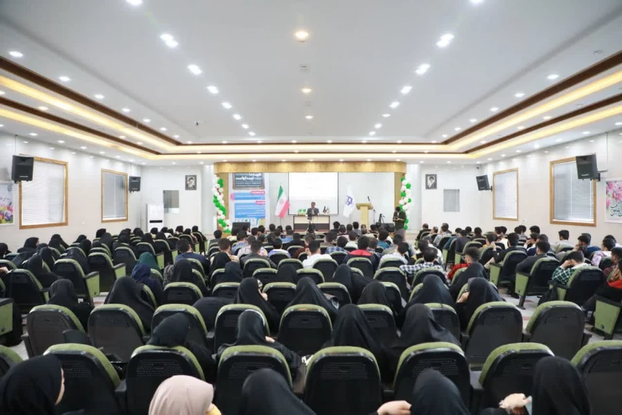  نخستین جلسه طرح ((آوای معلمی)) با استقبال پرشور معلمان و دانشجومعلمان و با حضور مدیرکل آموزش و پرورش استان و رئیس دانشگاه فرهنگیان استان در سالن اجتماعات امام خمینی(ره) پردیس شهید باهنر مرکزی برگزار گردید. 2