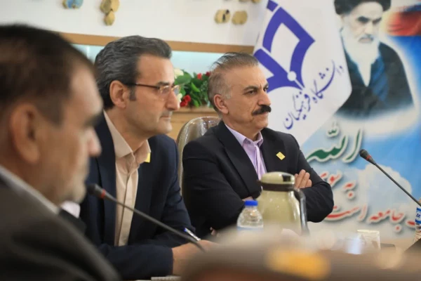  نشست سرپرست معاونت آموزشی و تحصیلات تکمیلی دانشگاه فرهنگیان با اعضای هیأت علمی استان مرکزی  6