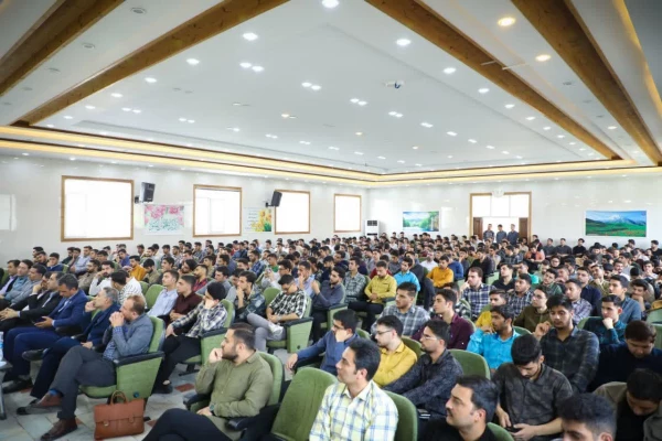 آیین بزرگداشت مقام معلم ویژه دانشجومعلمان در دانشگاه فرهنگیان استان مرکزی برگزار شد 3