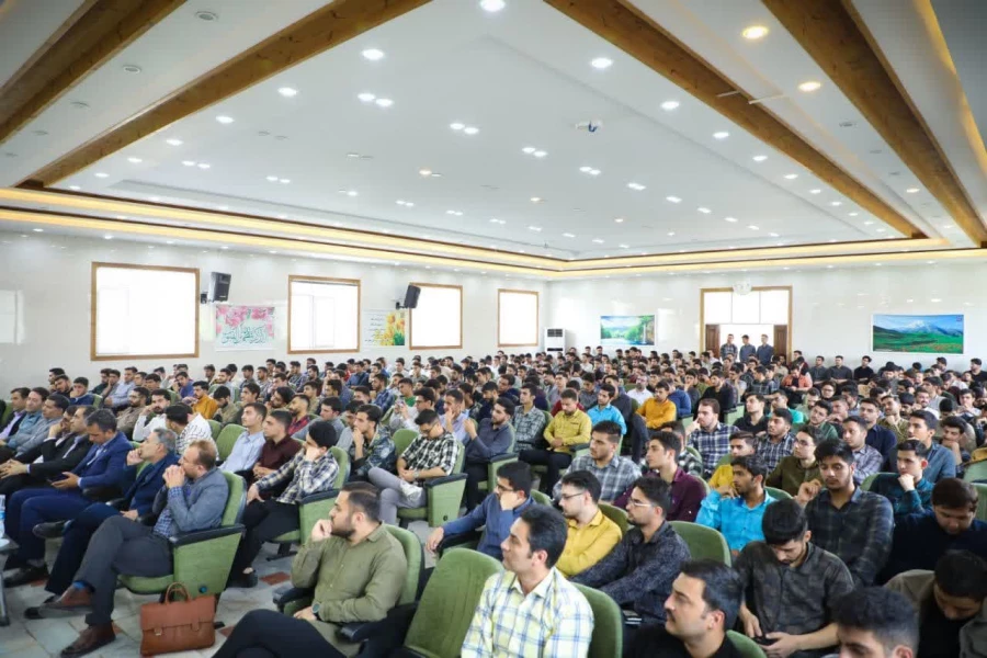 آیین بزرگداشت مقام معلم ویژه دانشجومعلمان در دانشگاه فرهنگیان استان مرکزی برگزار شد 3