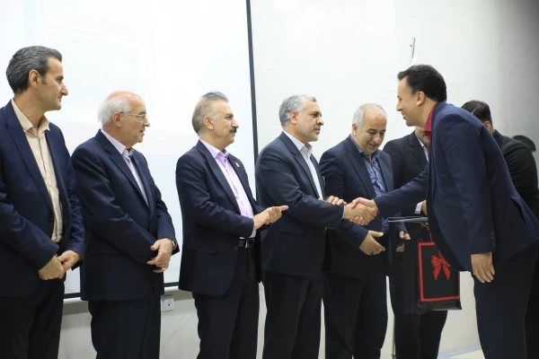  برگزاری مراسم گرامیداشت دهه سرآمدی آموزش در دانشگاه فرهنگیان استان مرکزی
 4