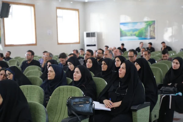 برگزاری جلسه توجیهی ارزیابان مصاحبه متقاضیان ورود به دانشگاه فرهنگیان استان مرکزی
 2