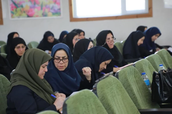 برگزاری جلسه توجیهی ارزیابان مصاحبه متقاضیان ورود به دانشگاه فرهنگیان استان مرکزی
 2