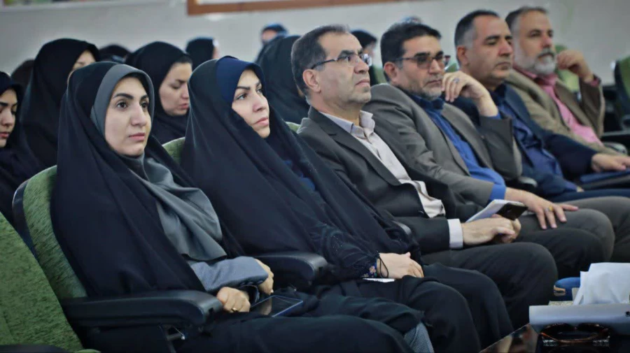 برگزاری کارگاه توجیهی مدیران و معلمان راهنمای مدارس مجری کارورزی
  4