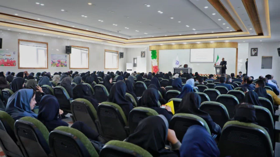 برگزاری کارگاه توجیهی مدیران و معلمان راهنمای مدارس مجری کارورزی
  5