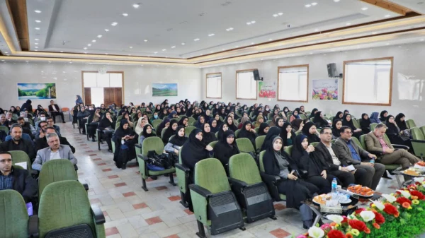 برگزاری کارگاه توجیهی مدیران و معلمان راهنمای مدارس مجری کارورزی
  8