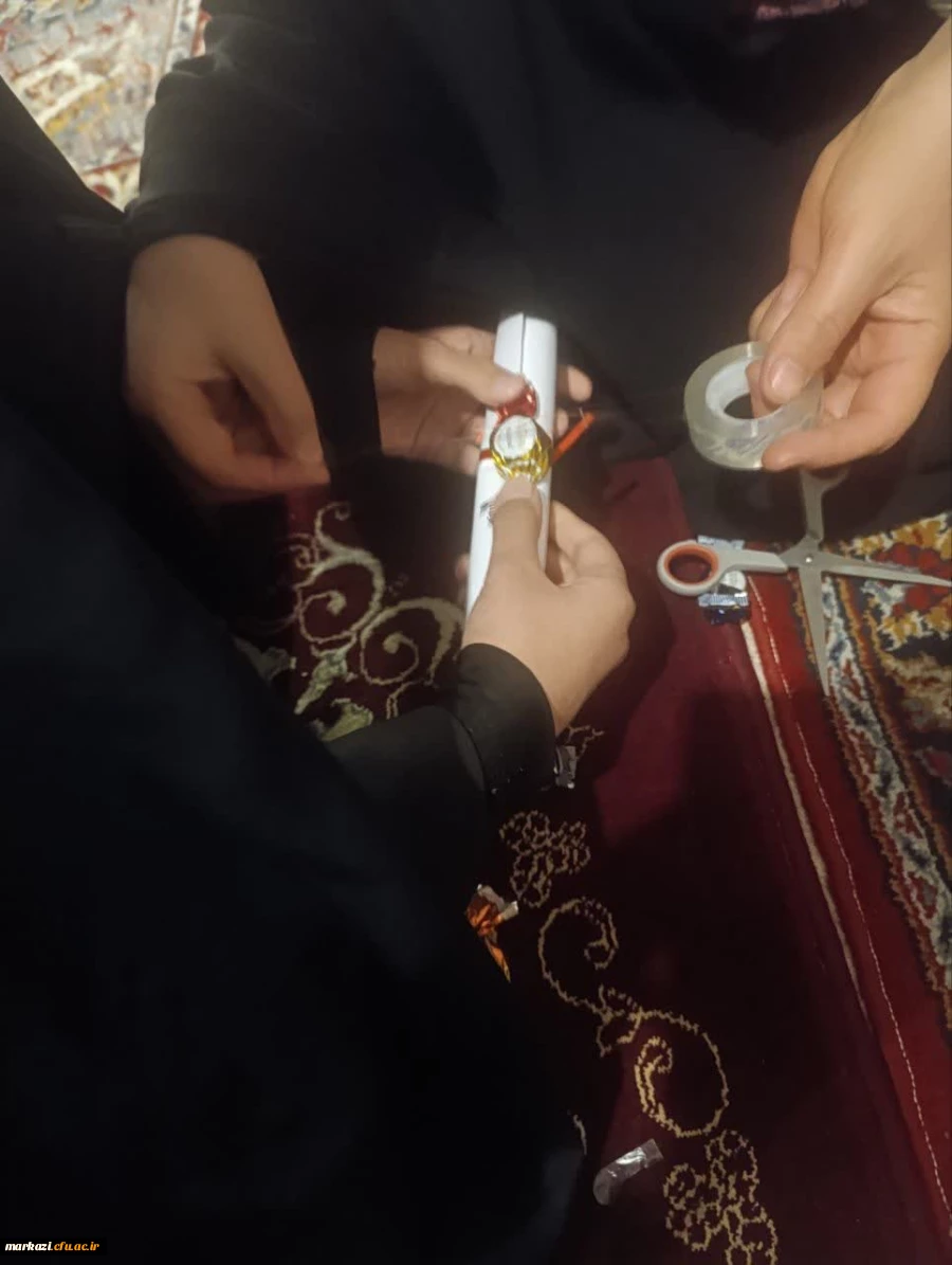 دانشجومعلمان انقلابی، پرشور و با صلابت در میدان به جهاد تبیین می پردازند. 4