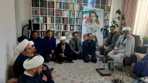  حضور مسئولین دانشگاه فرهنگیان در منزل حجت الاسلام والمسلمین سیدی 4