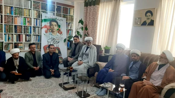  حضور مسئولین دانشگاه فرهنگیان در منزل حجت الاسلام والمسلمین سیدی 5
