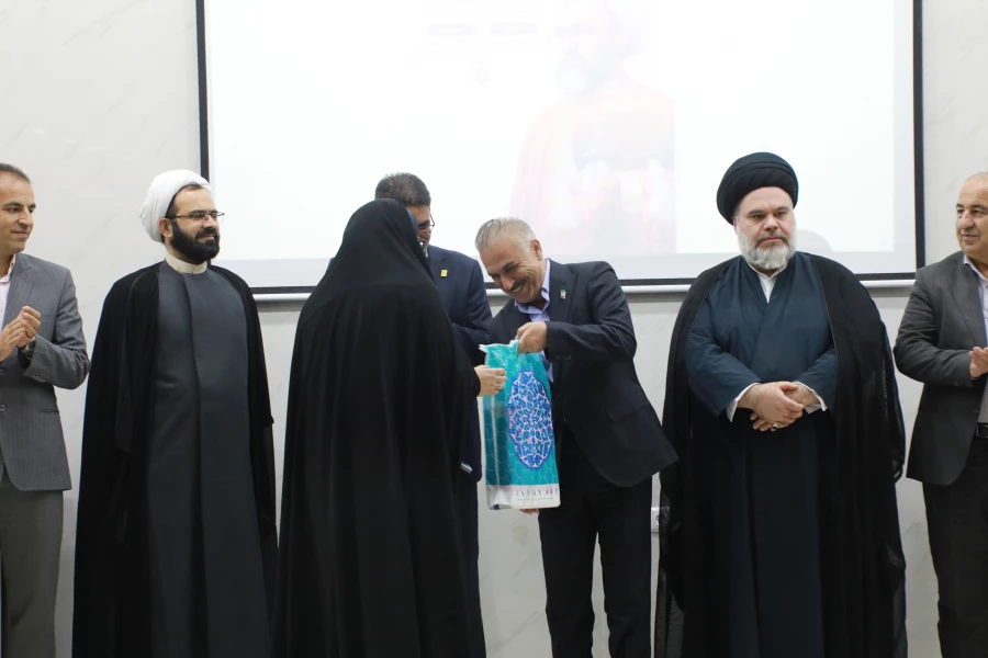 گرامیداشت مقام استاد ، دهه سرآمد آموزشی و تجلیل از پیشکسوتان در دانشگاه فرهنگیان استان مرکزی 15